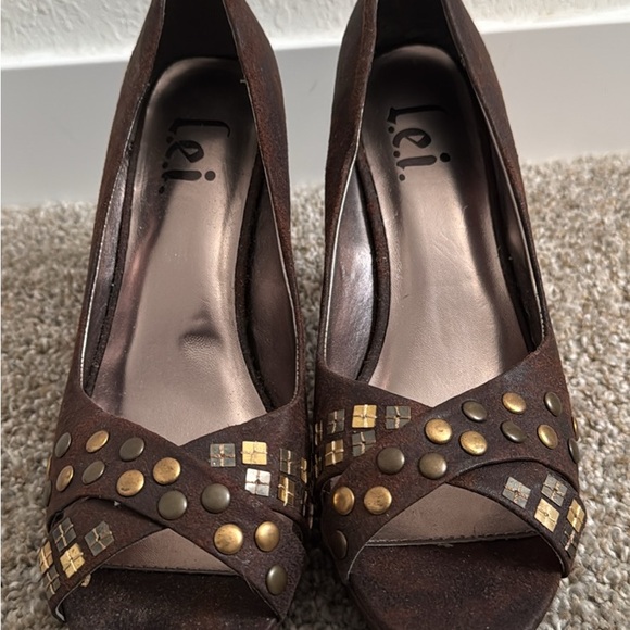 LEI Women's Brown Studded Heels - Picture 1 of 3